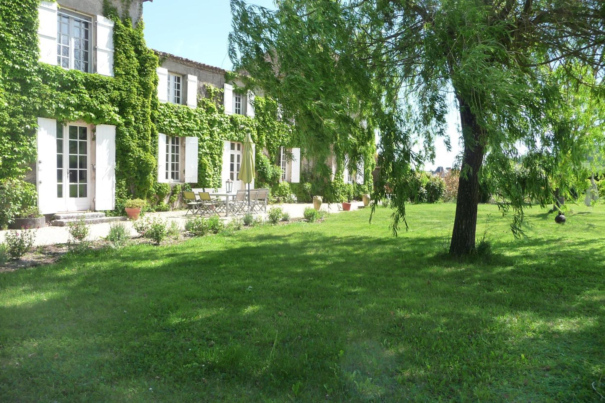Bed and Breakfast Domaine De La Queyssie Saussignac Esterno foto